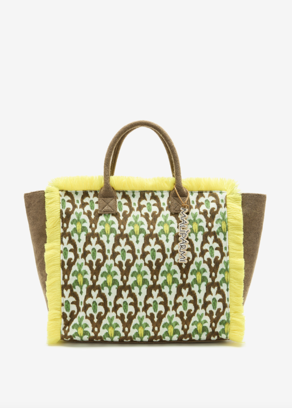 Borsa shopping in fantasia